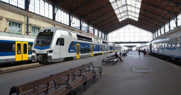 Emeletes vonatok zakatolnak 2019-től Budapestre