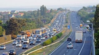Autósokat próbáltak megölni az M7-esen és az M0-son