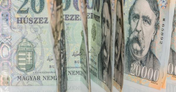 Költekezünk, befektetünk: a szuperpapír a lakásokat is sújtja?