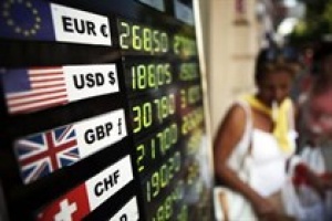 Zuhanórepülésben a forint