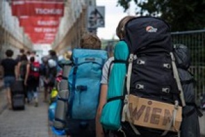 Fesztiválozók foglalták el a budapesti repteret
