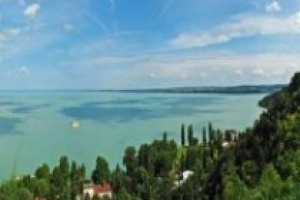 Ha meleg a nyár, többen vesznek balatoni ingatlant