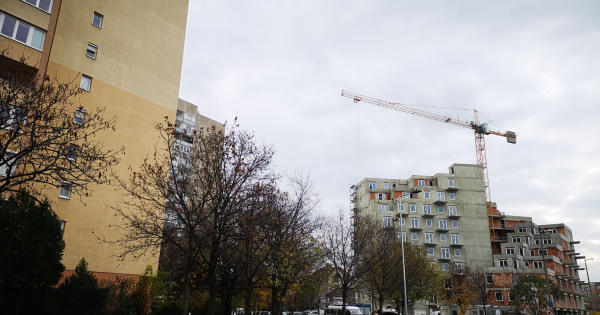 Ha lassan is, de beindult az árak esése az ingatlanpiacon