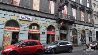 Kerámiadobozzal leszúrt luxushotel lehet egy Nagymező utcai bérházból