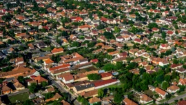 Nem bírja a kiköltözők özönét az agglomeráció: ezek a települések tehetik ki a Megtelt!-táblát hamarosan