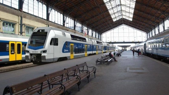 Emeletes vonatok zakatolnak 2019-től Budapestre