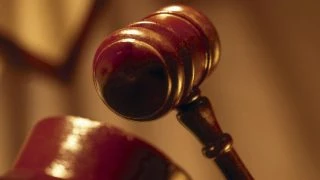Jól járhatnak a bajba jutott adósok a végrehajtási törvény módosításával