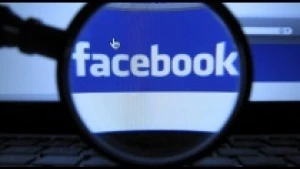 Facebookos nyereményjátékkal árulja lakását egy magyar pár
