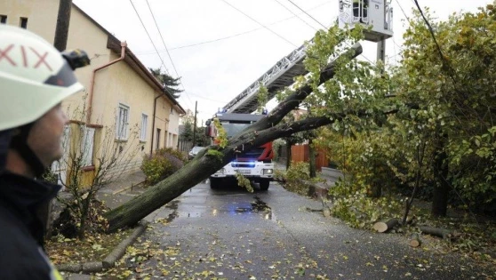 A BKK-t és a MÁV-ot is próbára teszi a szélvihar