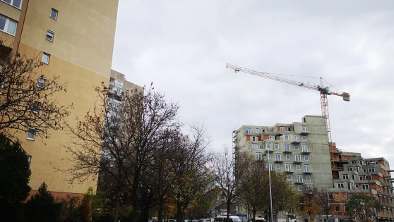 Ha lassan is, de beindult az árak esése az ingatlanpiacon