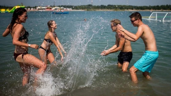 Hőség: érvényben marad a legmagasabb fokú figyelmeztetés
