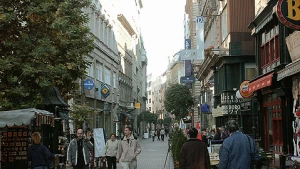 Szeretnek-e az emberek sétálóutcába költözni? És ezek mennyivel drágábbak?