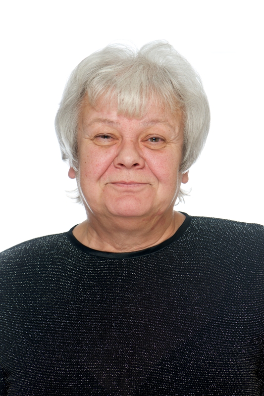 Dr. Lauly Éva profil
