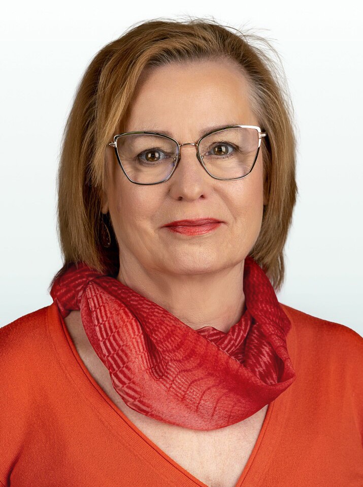 Keresztes Júlia profil